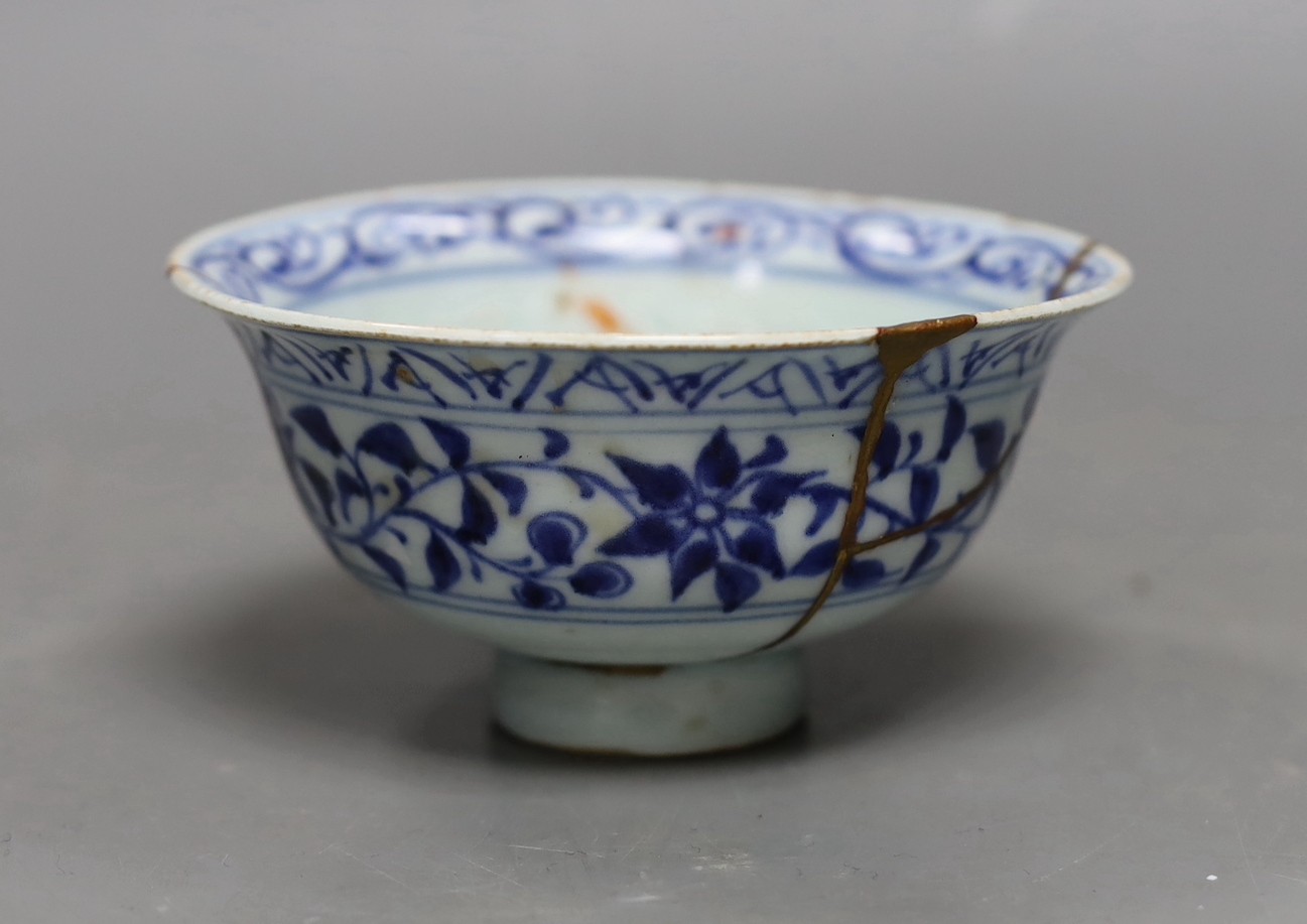 A Chinese bowl, Ming dynasty or later, -a.f, 7cms high